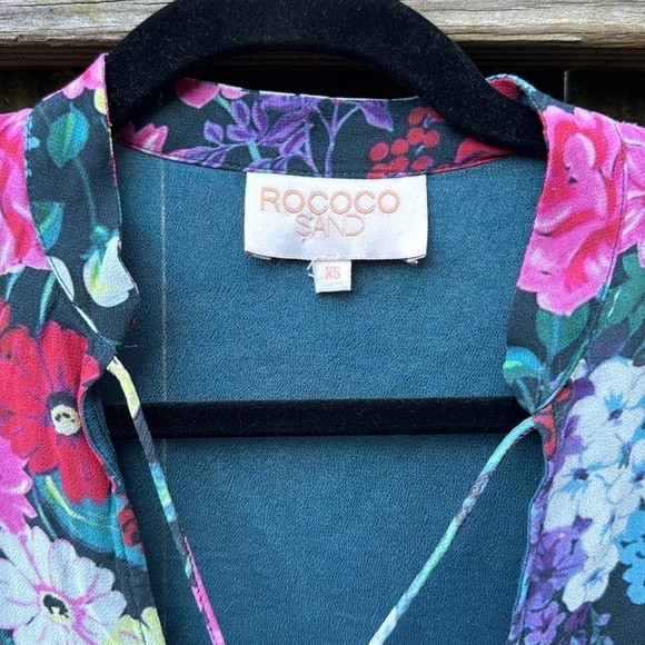 Rococo Sand Tallia ruffle bell sleeve floral top, size XS - Picture 3 of 10